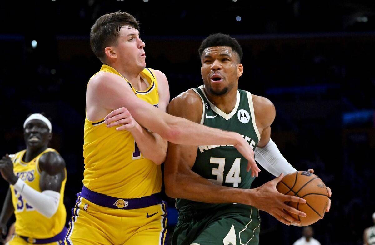 雄鹿主场全胜纪录或终结,球队需警惕后续赛程 雄鹿主场全胜纪录或终结,球队需警惕后续赛程