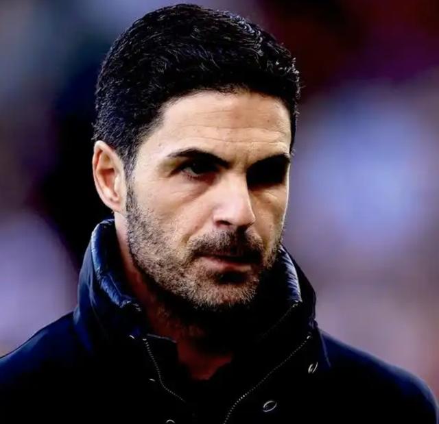 阿森纳门将阿尔特塔受伤,提前离场 阿森纳门将阿尔特塔受伤,提前离场