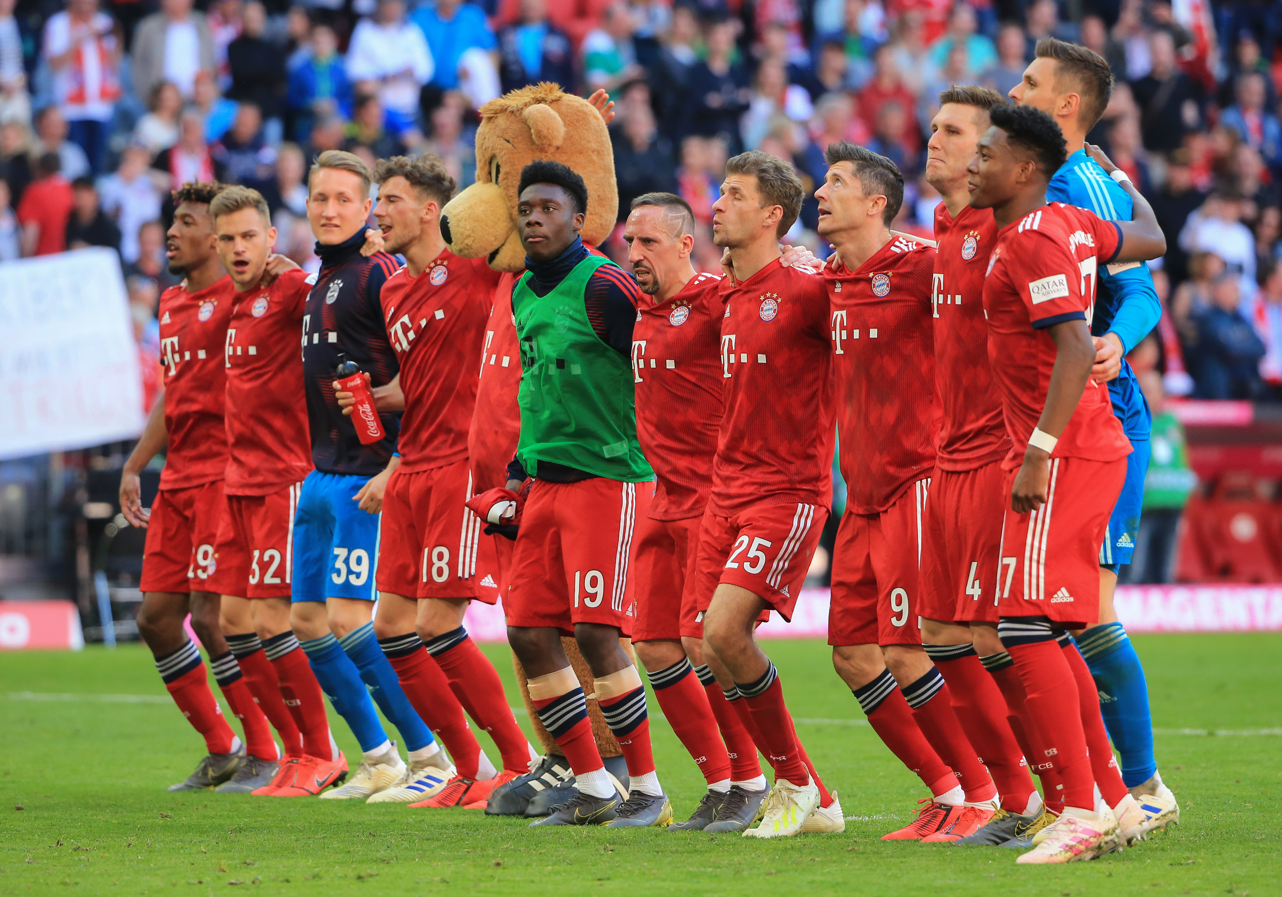 爱游戏官方入口-关于拜仁慕尼黑硬拼硬打，德甲夺得冠军轻松的信息