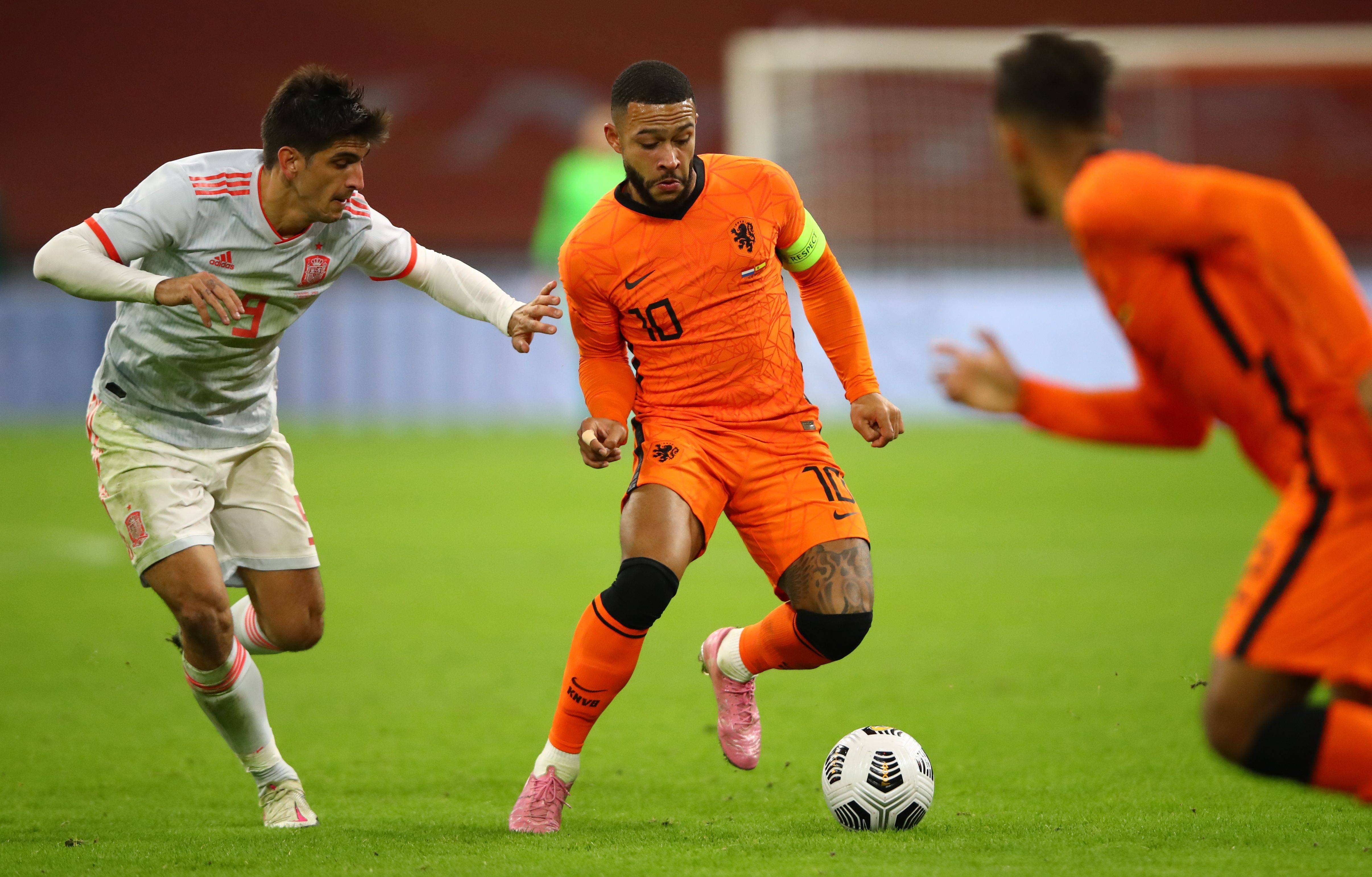 包含荷兰队在预选赛中展现强大实力力压对手获胜的词条