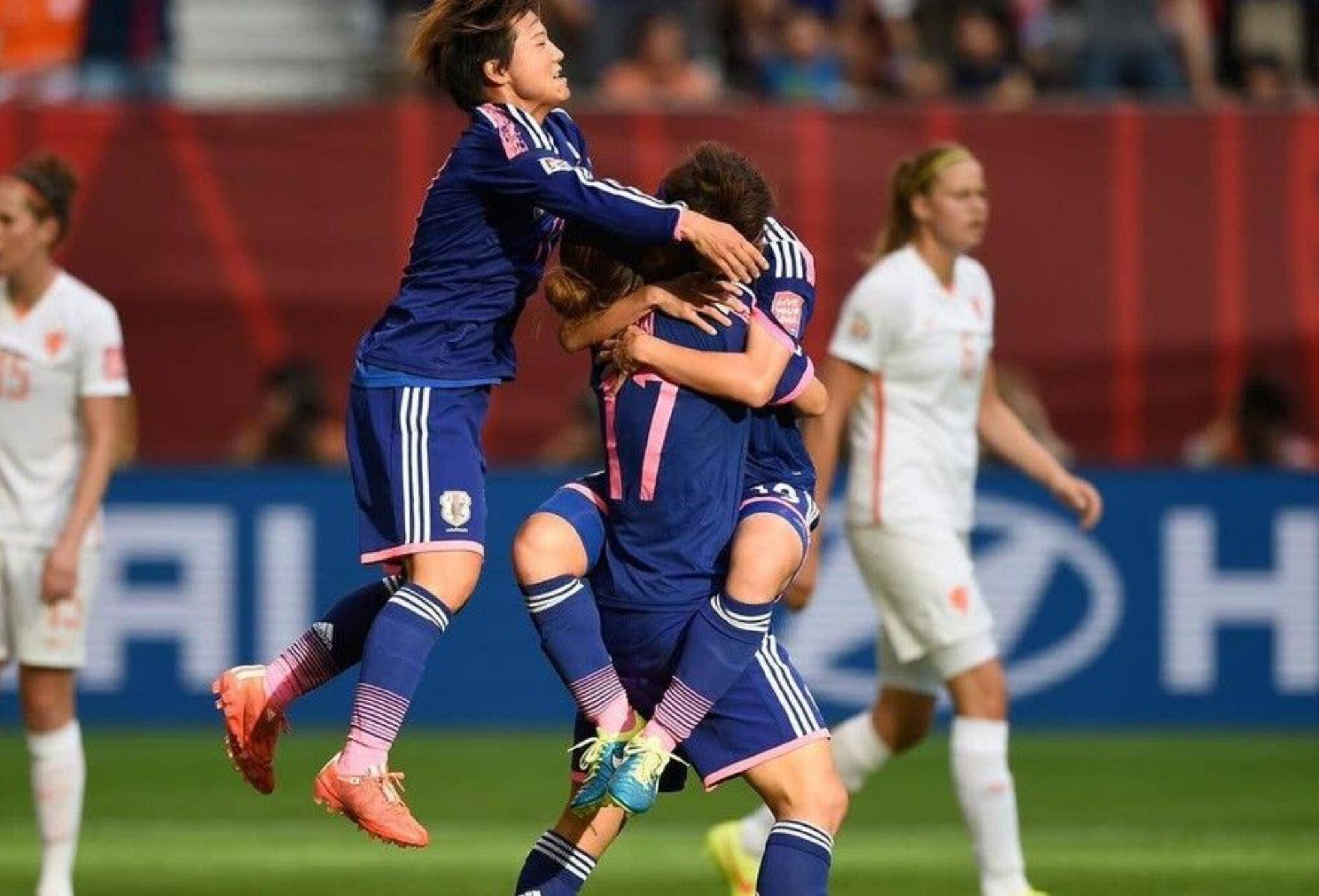 爱游戏体育-加拿大女足备战墨西哥队，备战友谊赛