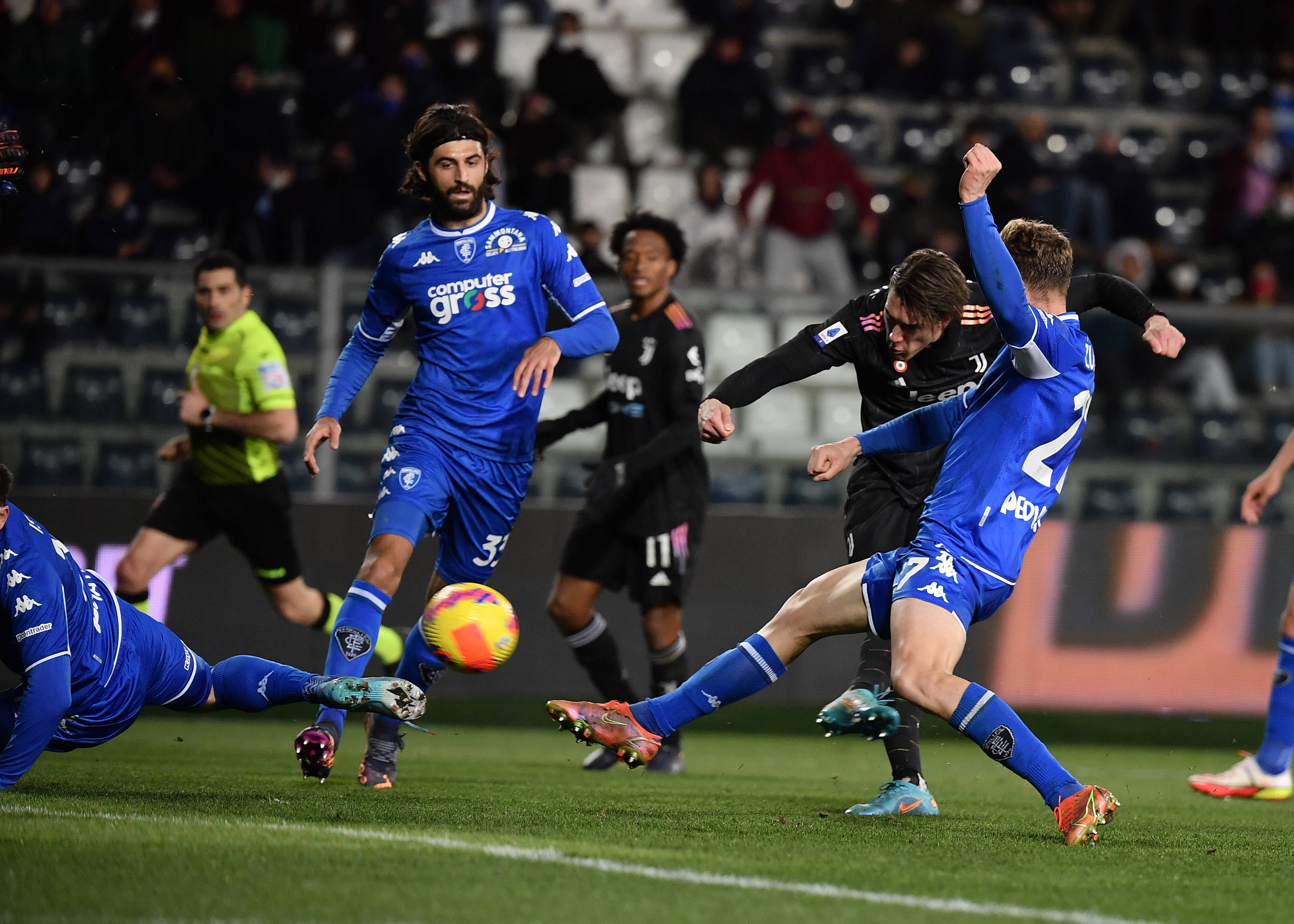 包含精彩足球对抗赛中,女选手取得辉煌成绩的词条 包含精彩足球对抗赛中,女选手取得辉煌成绩的词条