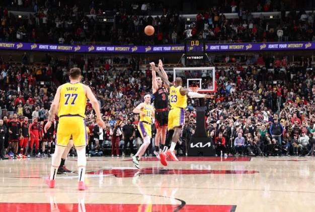 包含生涯首次三双表现,新星崛起成焦点的词条 包含生涯首次三双表现,新星崛起成焦点的词条