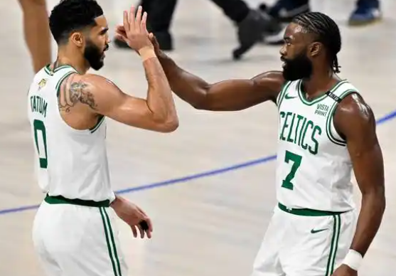 爱游戏在线-骑士客场不敌凯尔特人，遭遇四连败