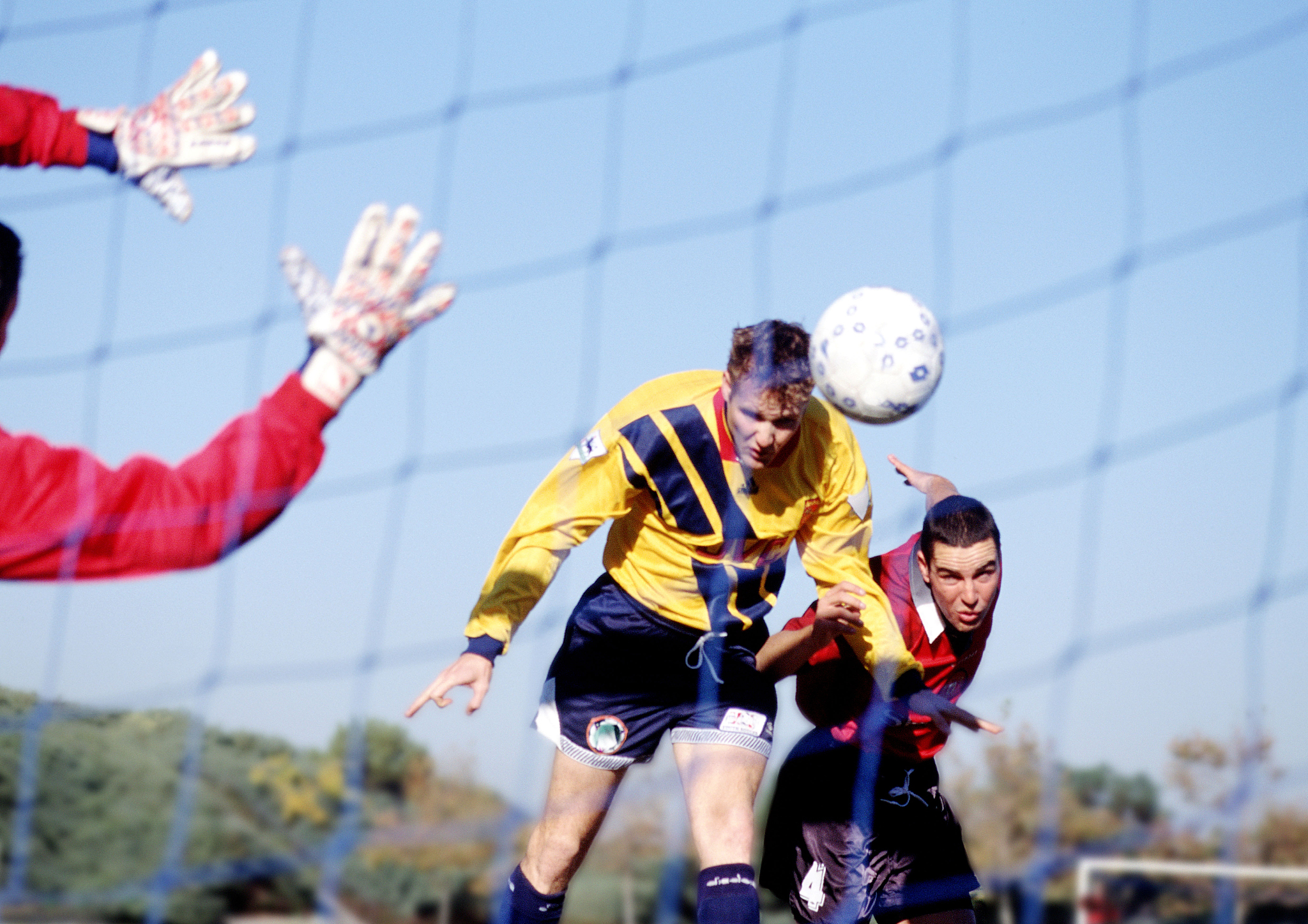 爱游戏大厅-顶尖球员展现出色，带队走向胜利之路的简单介绍