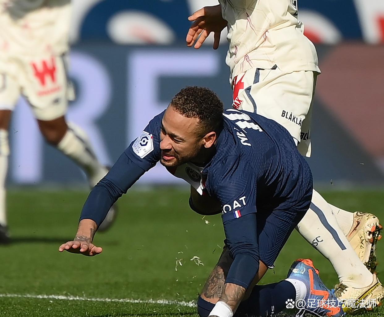 关于巴黎圣日耳曼球星受伤，欧冠小组赛存未知的信息