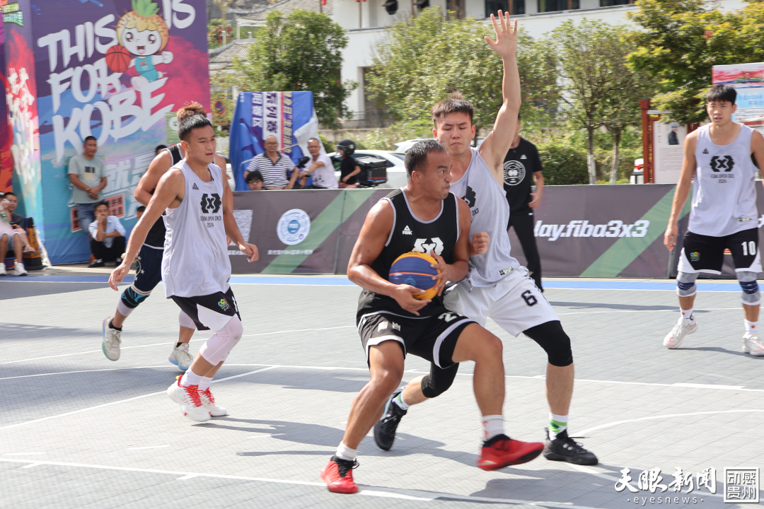 爱游戏在线-包含热门篮球比赛在近期频频上演精彩对决的词条