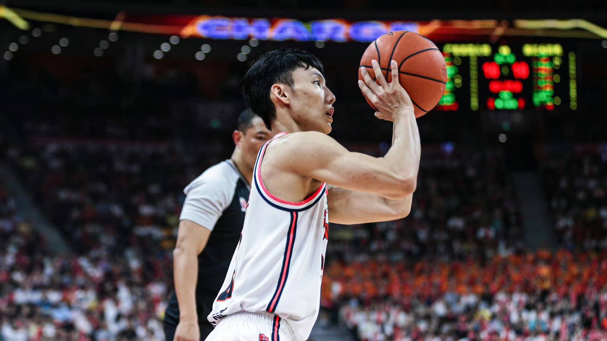 勒沃库森球员莫伊斯离队，球迷感到遗憾的简单介绍