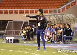 爱游戏官方-查里顿主场告捷，保级希望浮现曙光