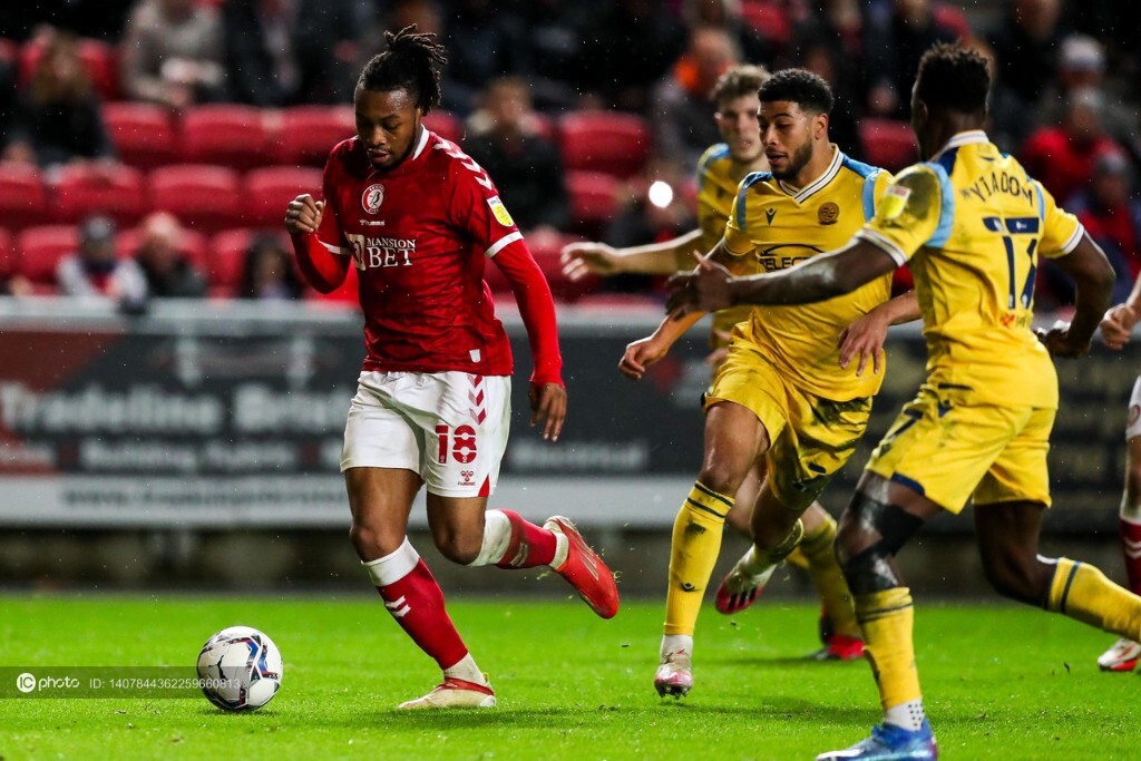 爱游戏入口-包含雷丁主场告捷，英冠领头羊展现领先实力的词条