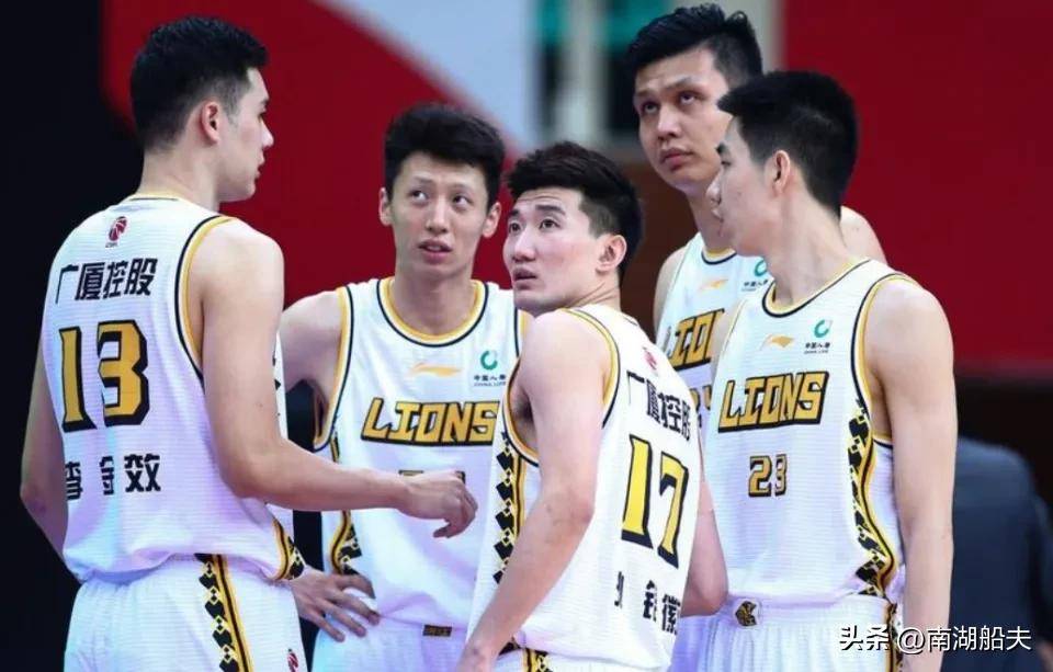 湖南男篮队员表现神勇,豪取比赛胜利 湖南男篮队员表现神勇,豪取比赛胜利
