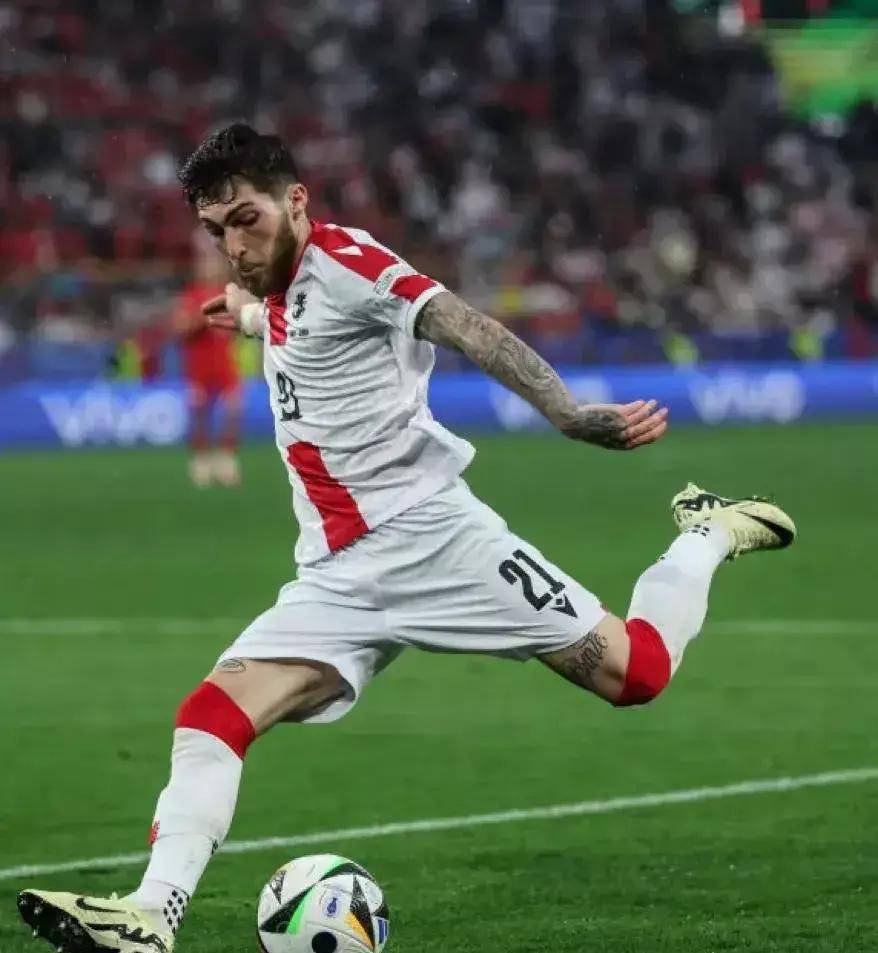 格鲁吉亚队神勇晋级,斩获欧洲国家杯四强席位 格鲁吉亚队神勇晋级,斩获欧洲国家杯四强席位