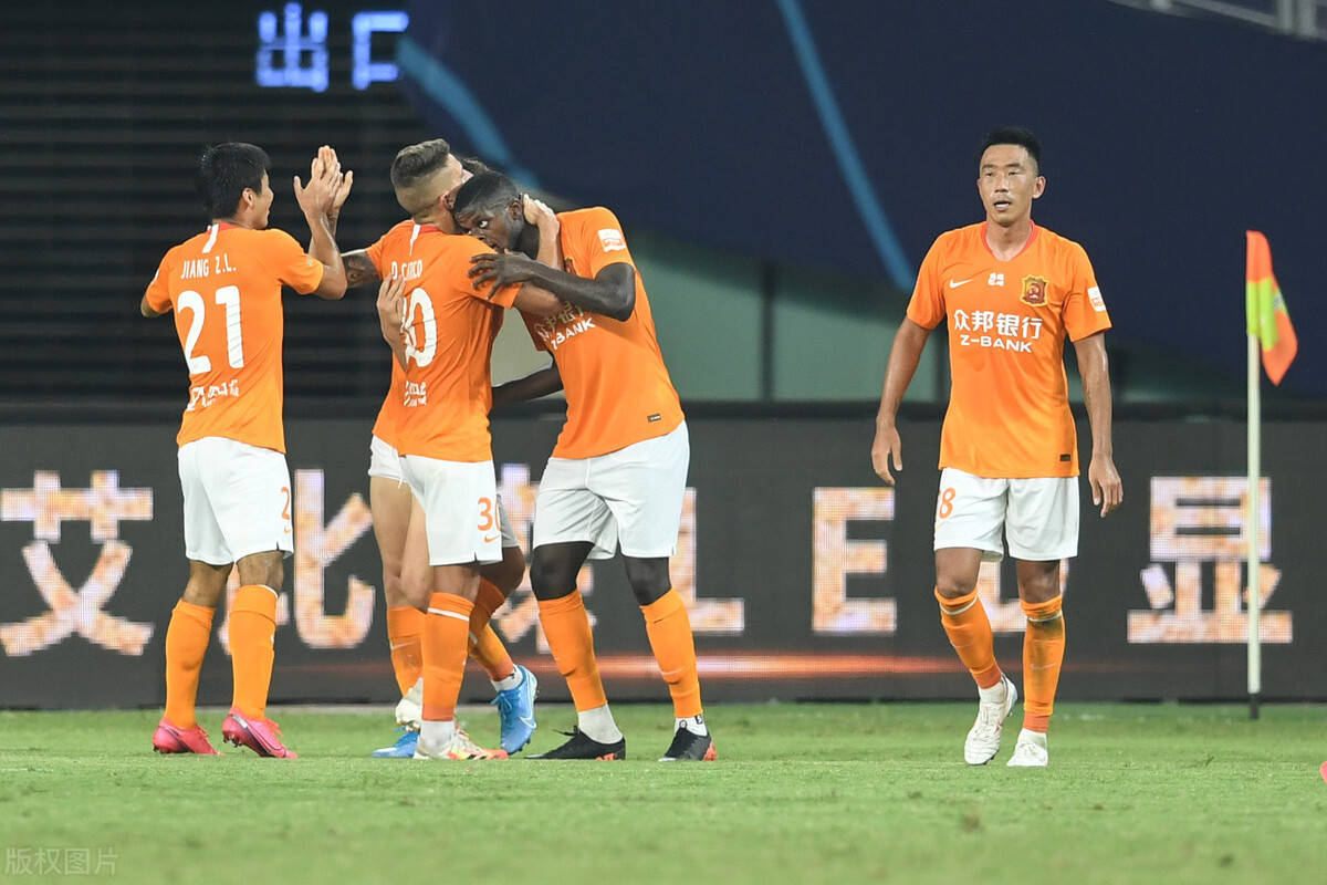 爱游戏入口-夺冠在望，武汉卓尔主场击败对手晋级半决赛的简单介绍