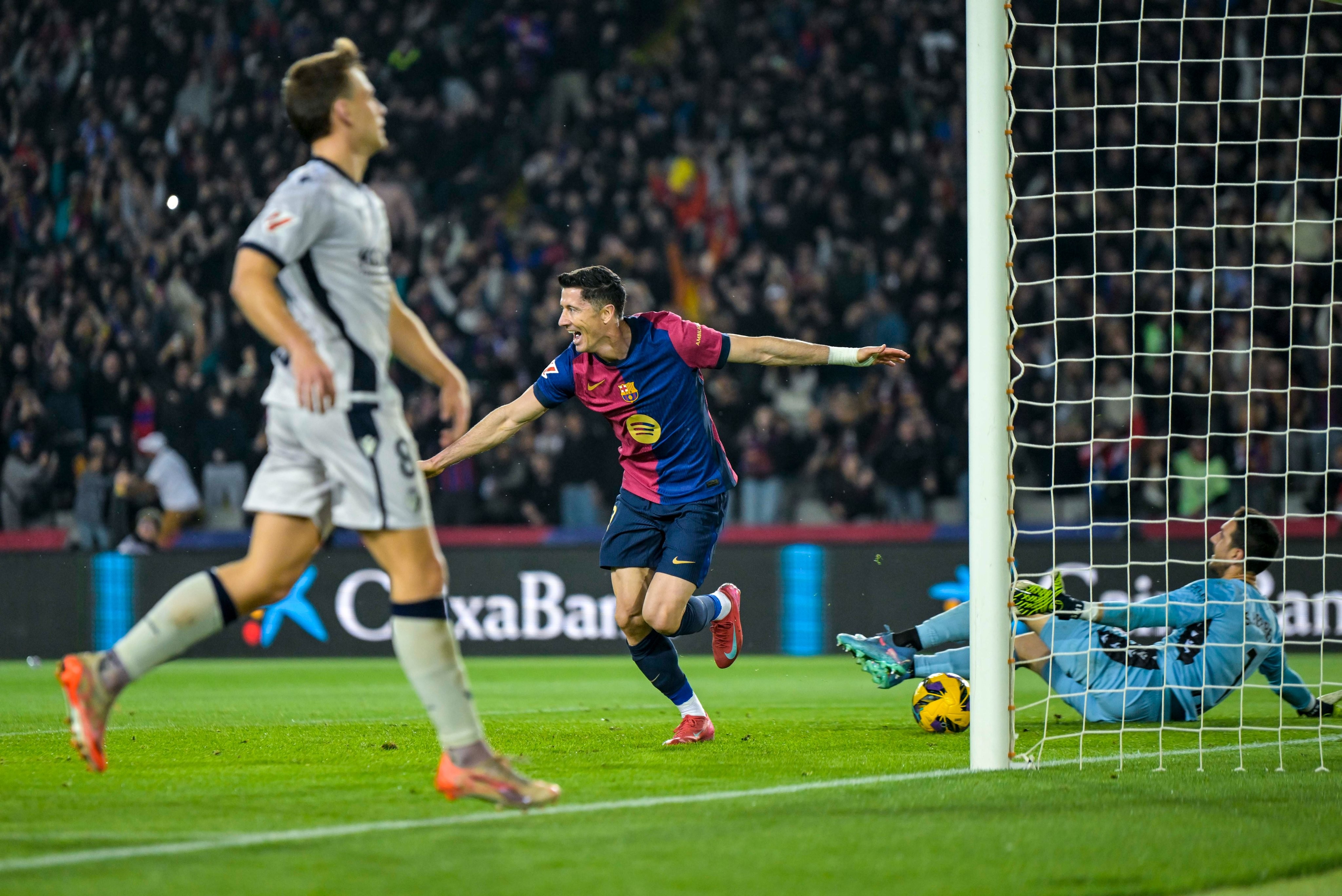 爱游戏tv-包含奥萨苏纳期待主场胜利，球迷给予支持的词条