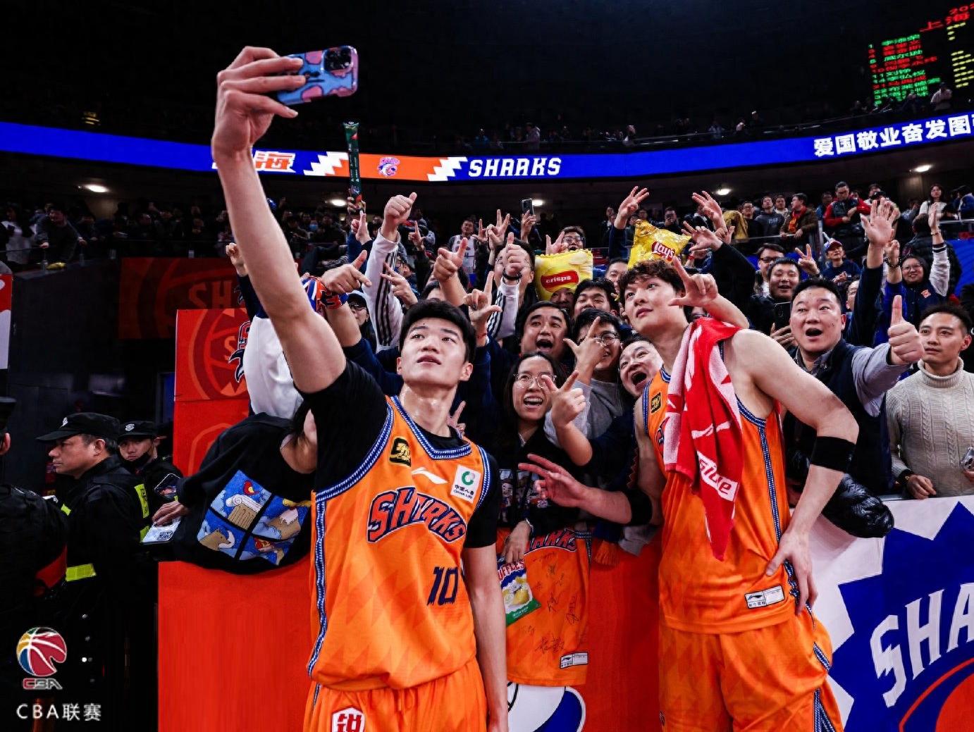 上海主场大胜,稳居积分榜前列的简单介绍 上海主场大胜,稳居积分榜前列的简单介绍