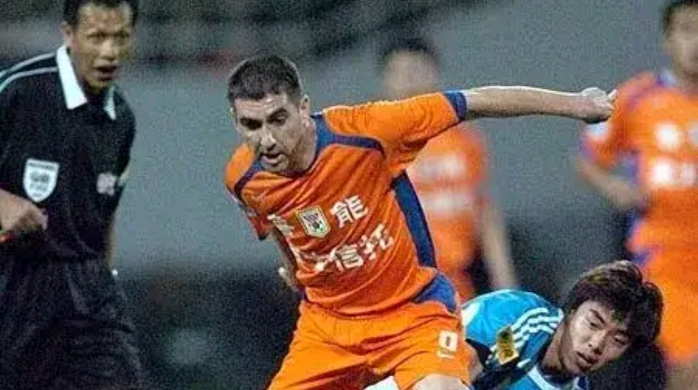 爱游戏官方入口-里尔新援发挥出色，帮助球队取得胜利