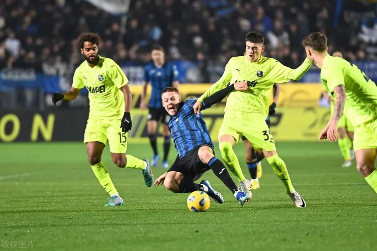 爱游戏tv-伯明翰城遭遇连败，保级形势岌岌可危