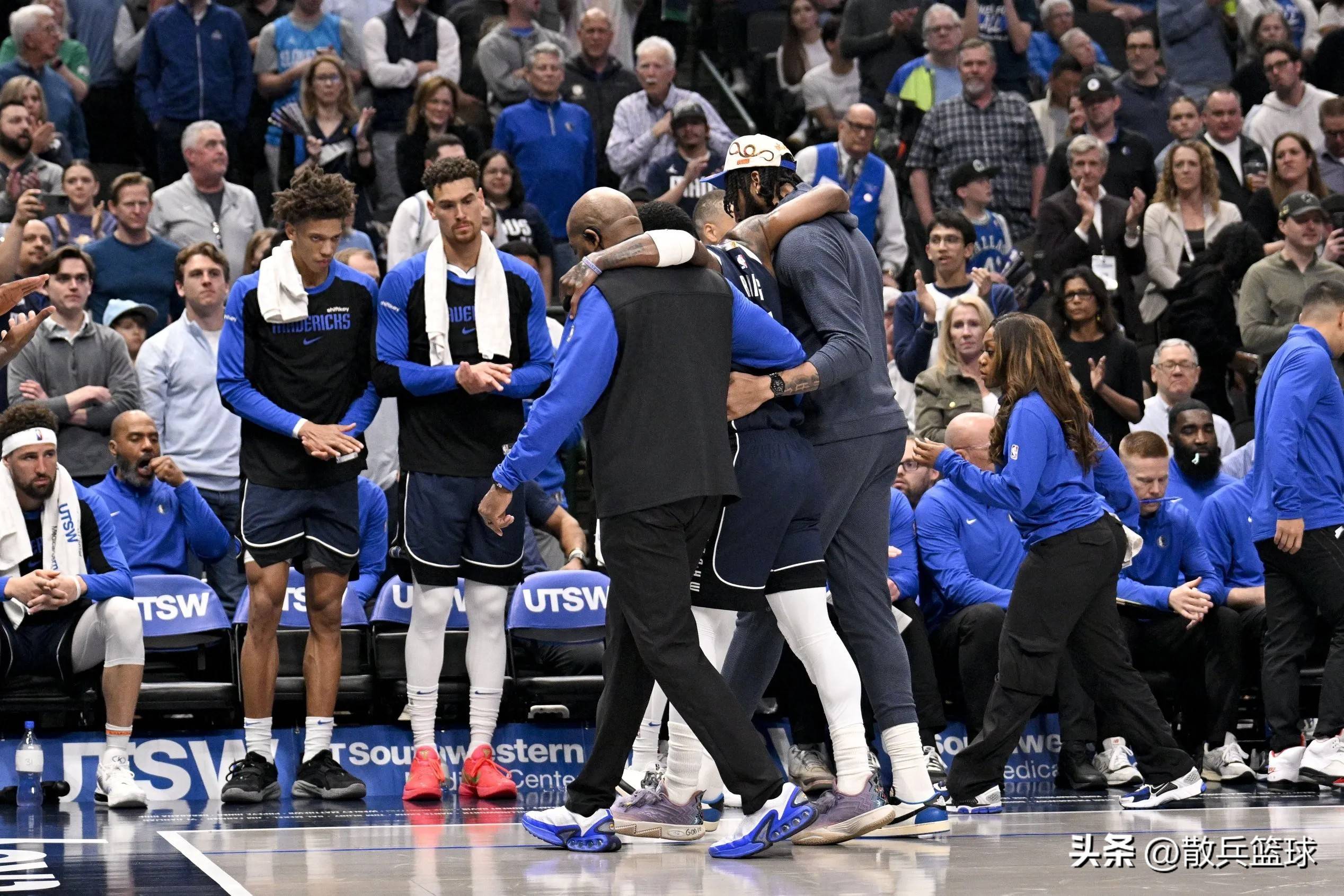 雄鹿主场大胜独行侠，保持不败势头