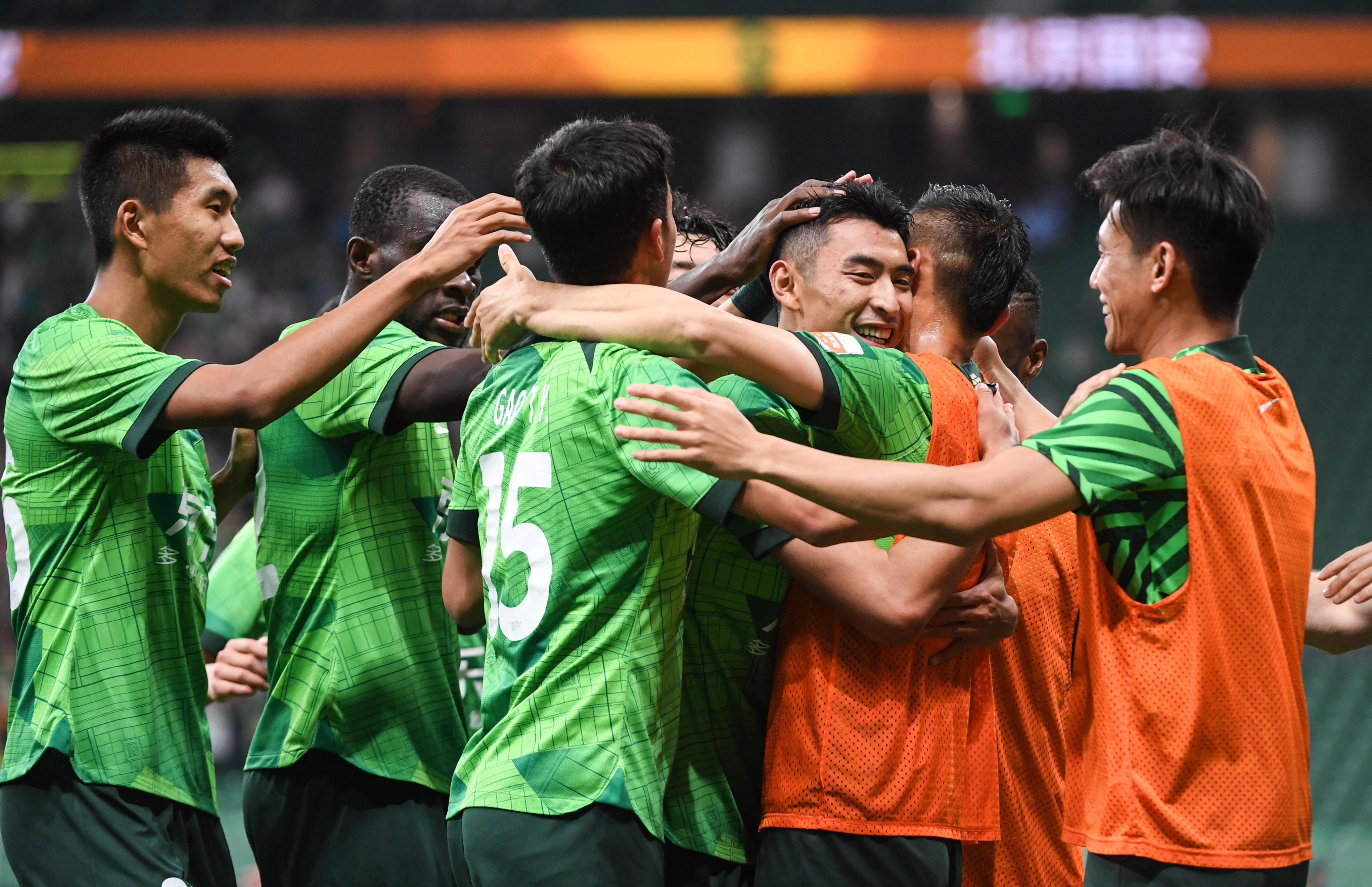 中超联赛第23轮恢复,12支球队在中超20年首次合照的简单介绍