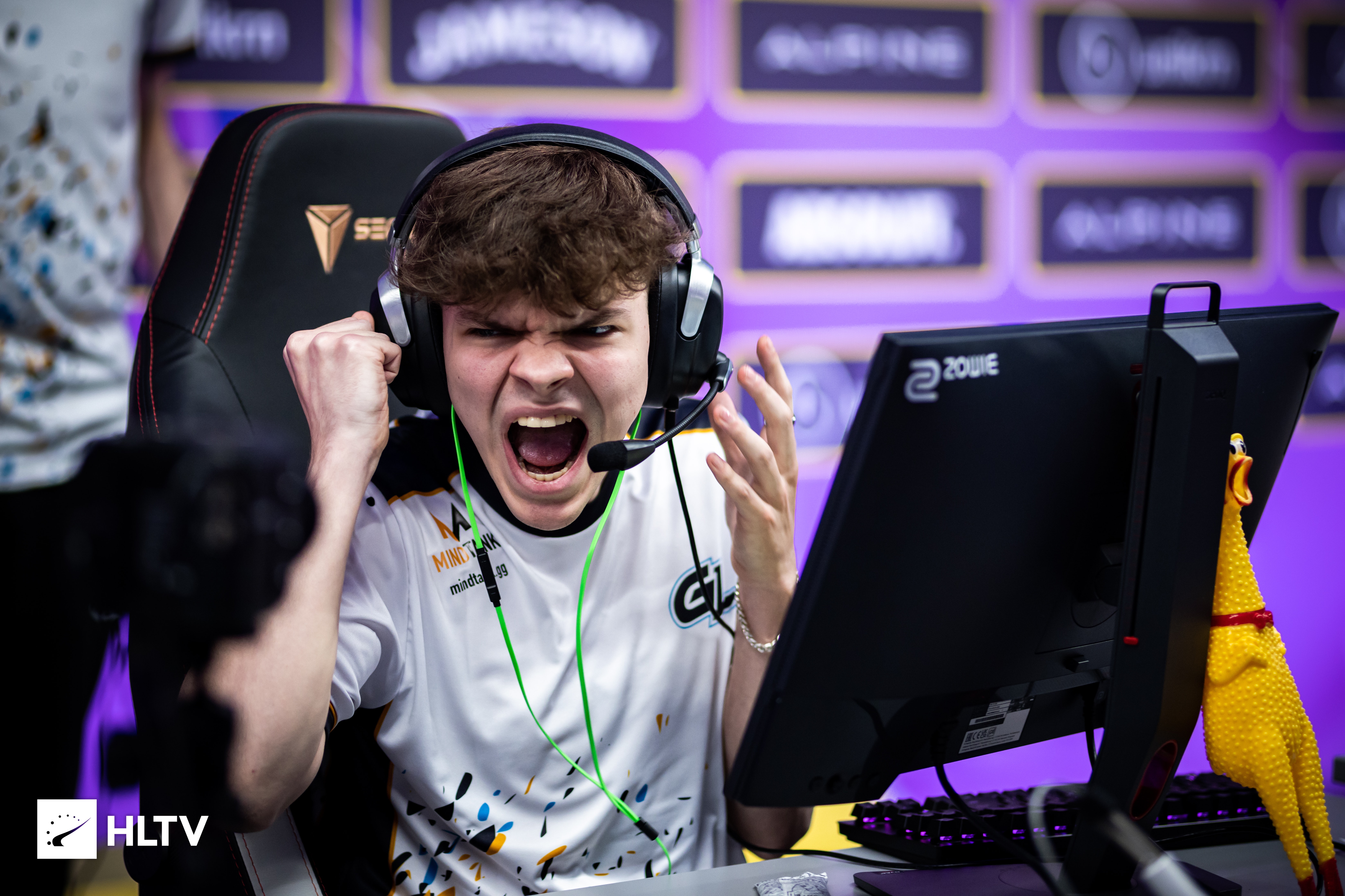 爱游戏大厅-RNG险胜NS，Hanssama开启传奇时刻入围赛3:0（巴黎）