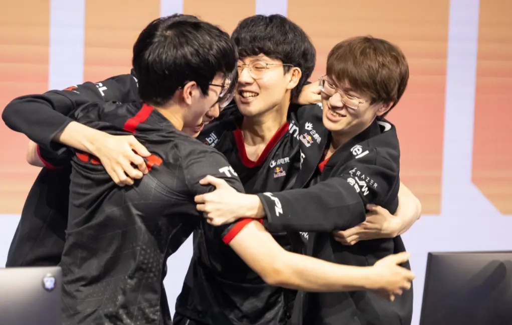 RNG险胜C9，Scout团战一打五全球总决赛3:0（东京）