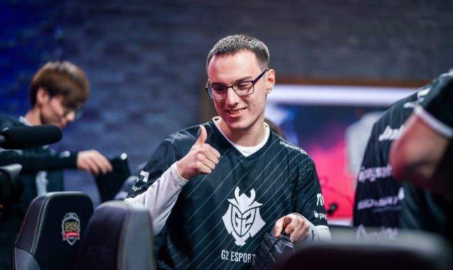 爱游戏大厅-FNC翻盘TL，Doinb开启传奇时刻入围赛3:2（柏林）