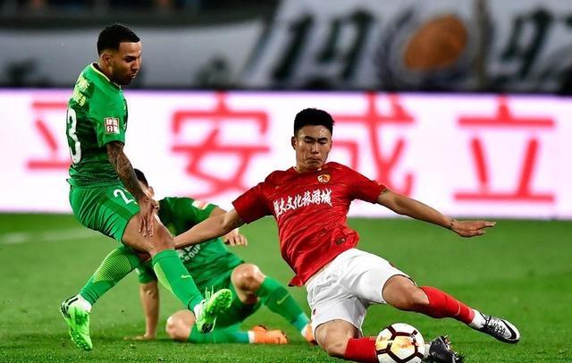 爱游戏官方-卡纳瓦罗加盟马德里竞技，引发球迷期待