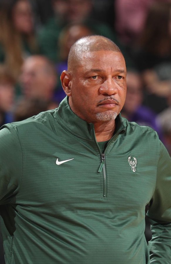 爱游戏体育-雄鹿取得五连胜，成为夺冠热门