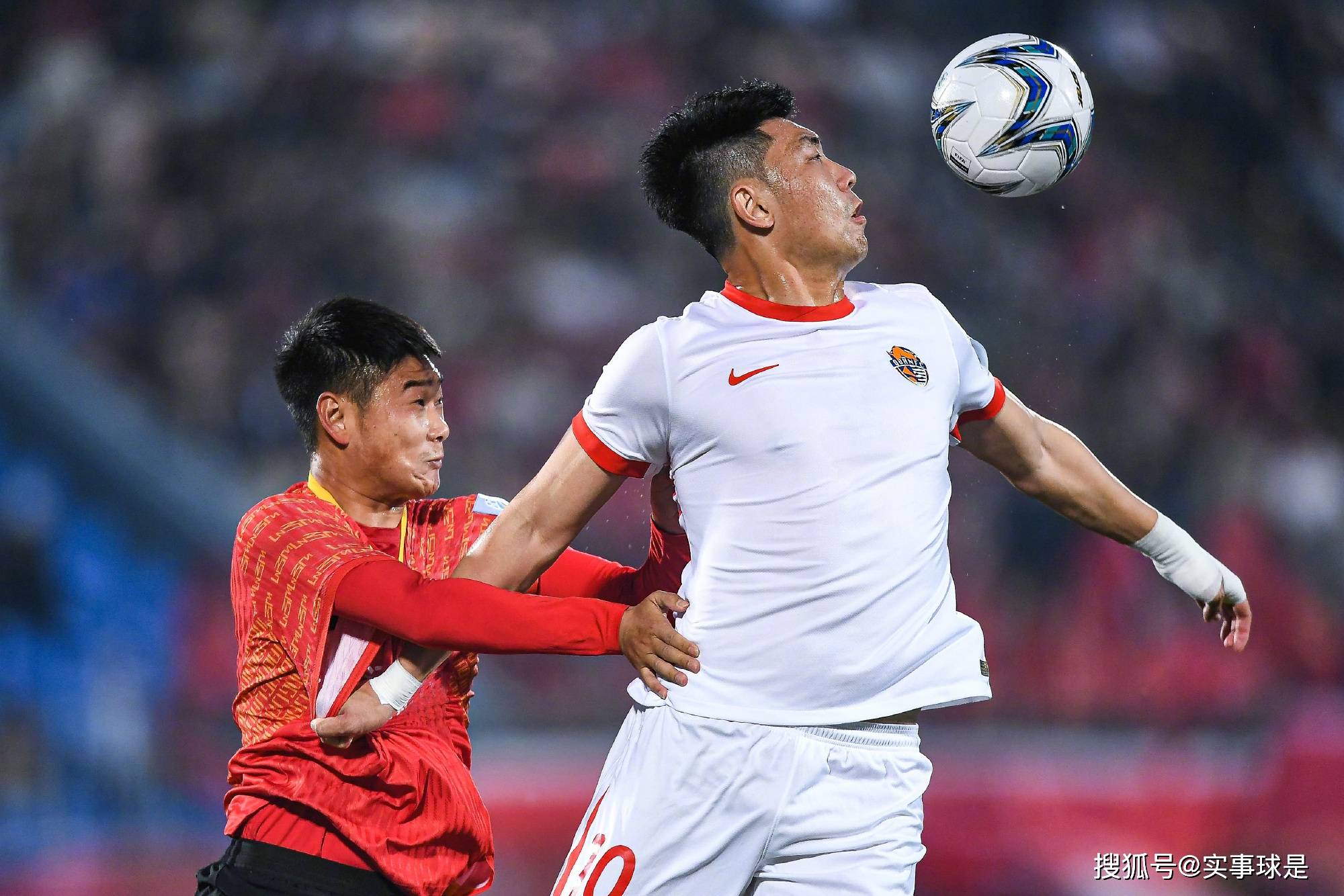 爱游戏在线-全球足球联赛举行激烈角逐，球风优美的简单介绍