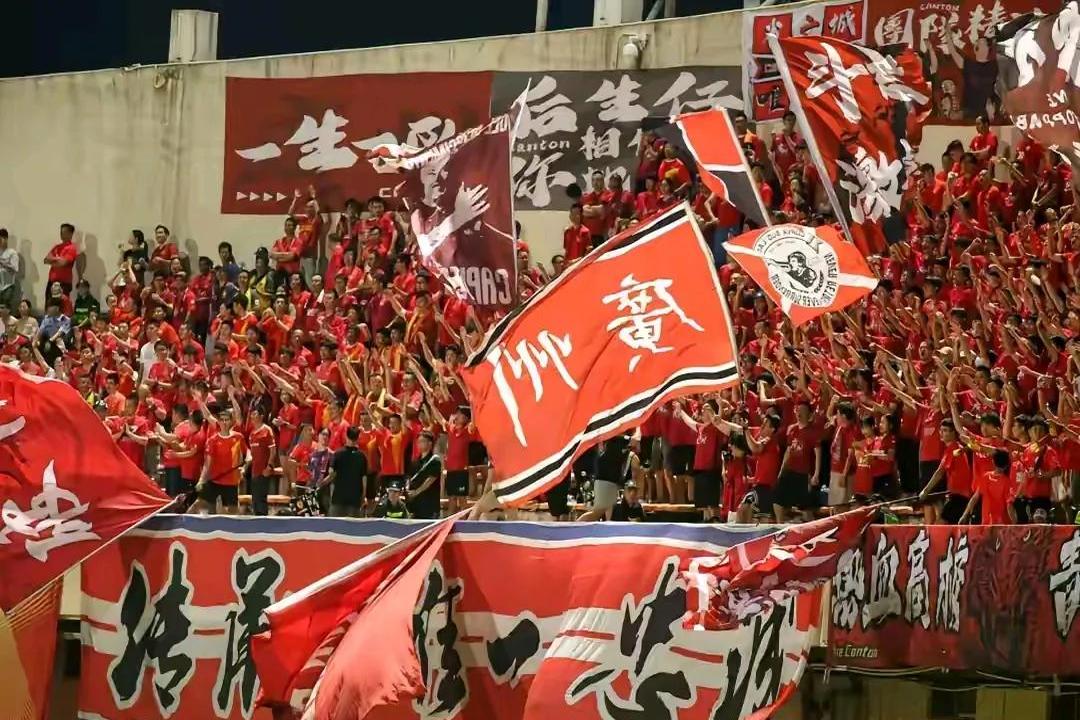 广州恒大队员默契配合,赢得关键胜利的简单介绍 广州恒大队员默契配合,赢得关键胜利的简单介绍