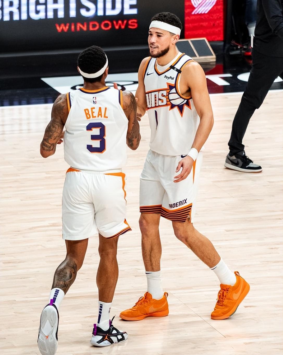 爱游戏-太阳客场击败国王，布克砍下29分