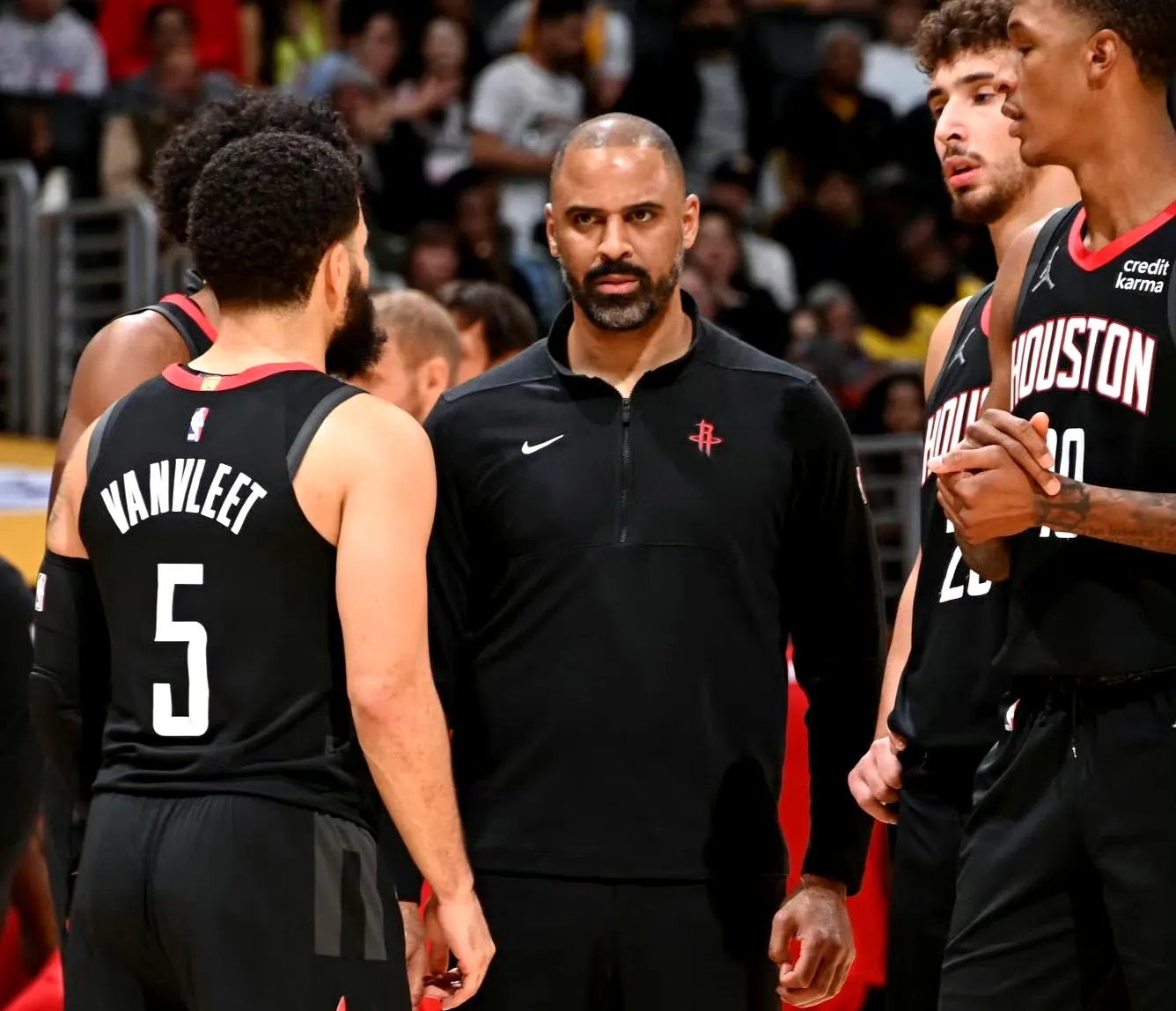 火箭主场击败森林狼，终结连败