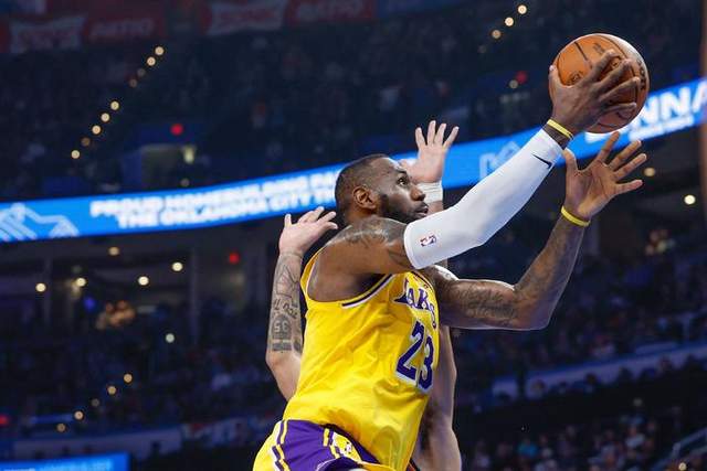 湖人客场击败雷霆，近六场四胜