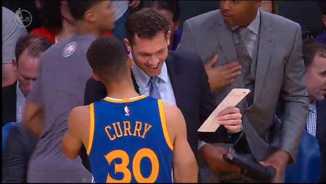 爱游戏官方-勇士大胜国王，沃顿抗议被罚出场