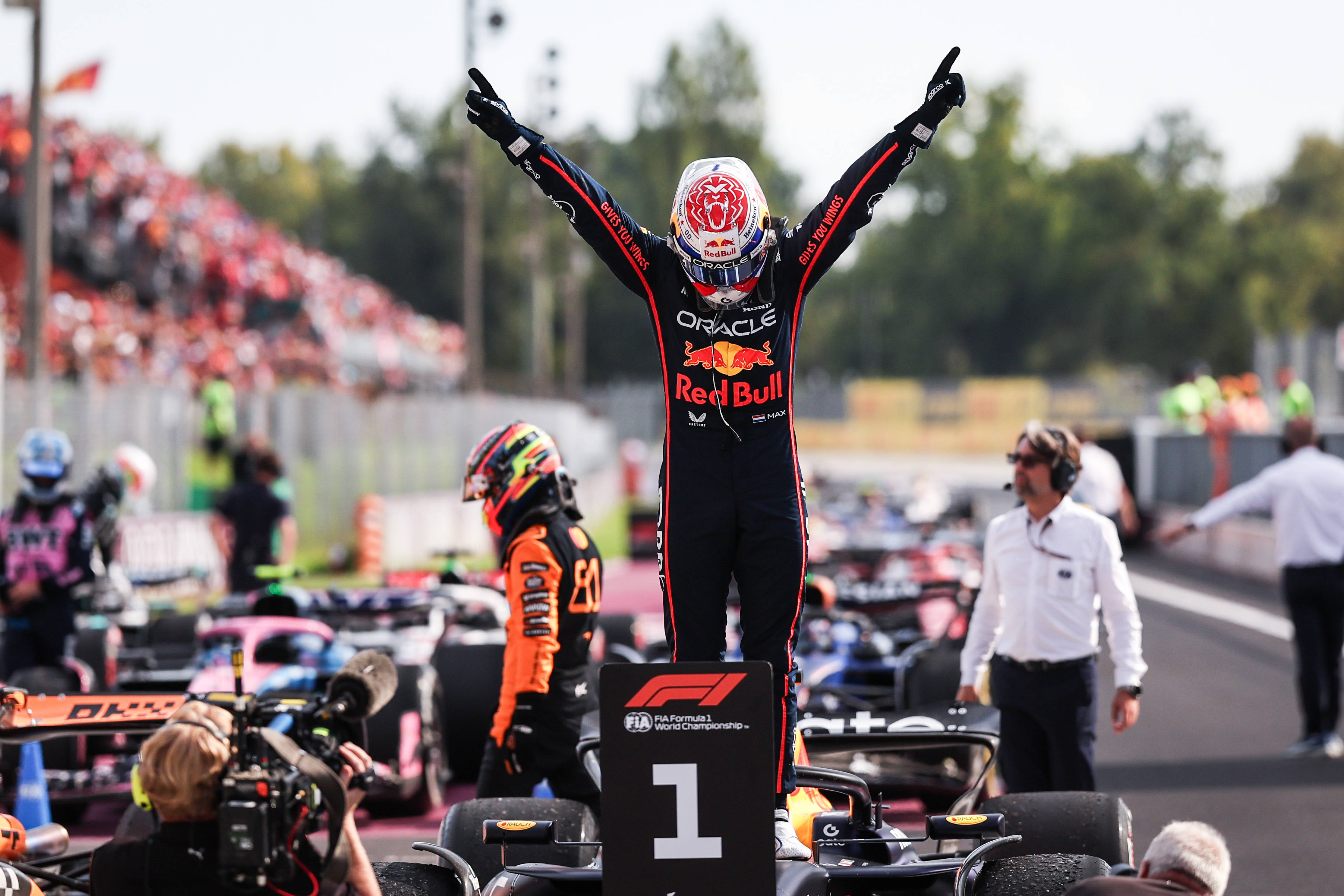 爱游戏大厅-索伯车队轻取阿斯顿马丁，皮亚斯特里统治全场